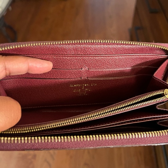 Authentic LV Limited Edition Zippy Wallet - Picture 2 of 15